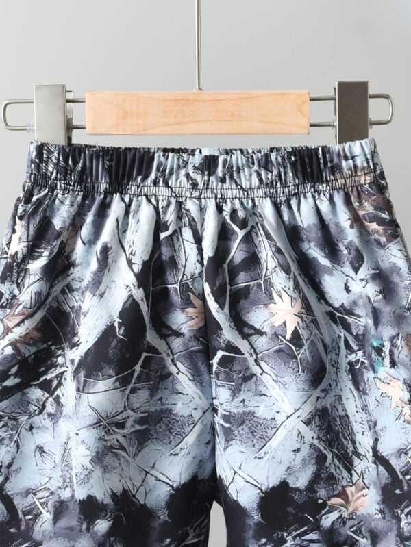 Boys&apos; urban street style outfit trend with colorful ink graffiti T-shirt + camouflage shorts set - Image 7