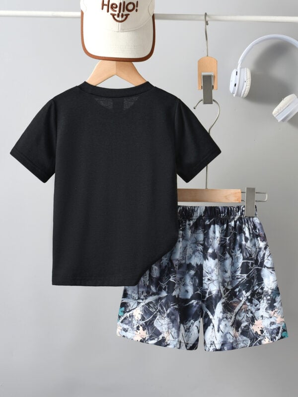 Boys&apos; urban street style outfit trend with colorful ink graffiti T-shirt + camouflage shorts set - Image 2